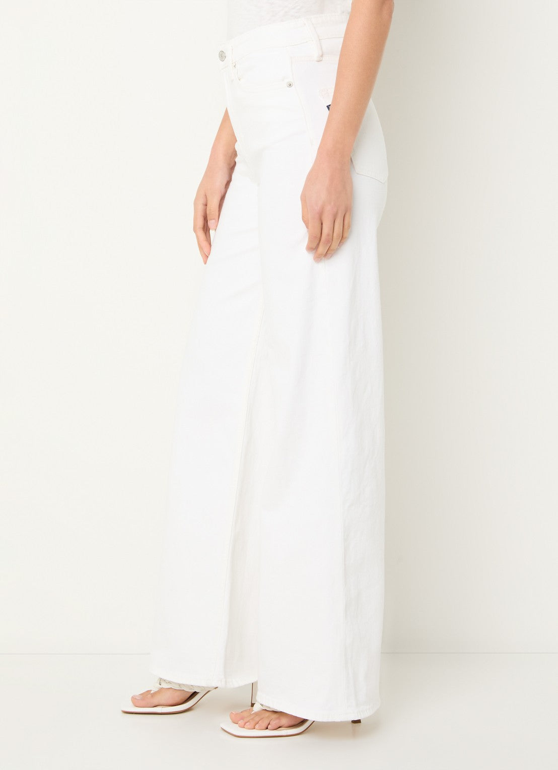 Miku White Women's