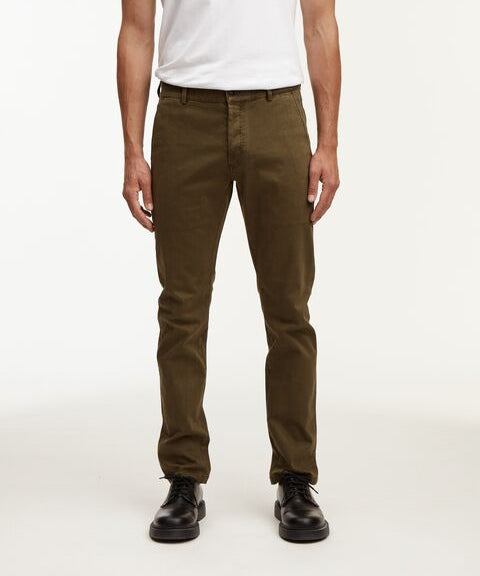 web-01-24-02-10-025_RAZOR_CHINO_SC_0001.jpg