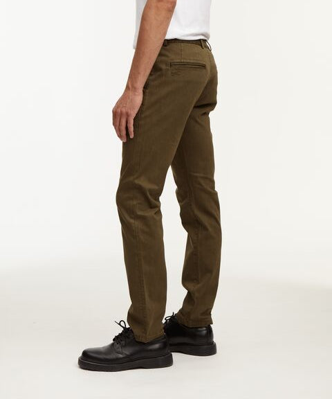web-01-24-02-10-025_RAZOR_CHINO_SC_0010.jpg